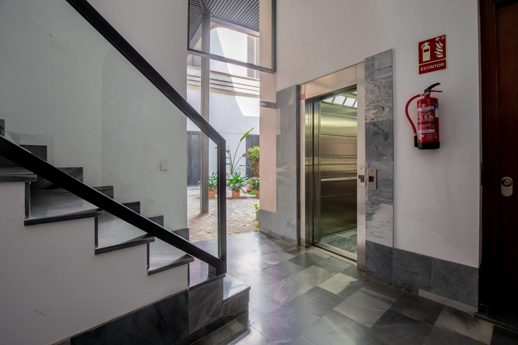 Ry Aparcamiento Incluido Junto A Catedral Ideal Parejas Sevilla Exterior foto