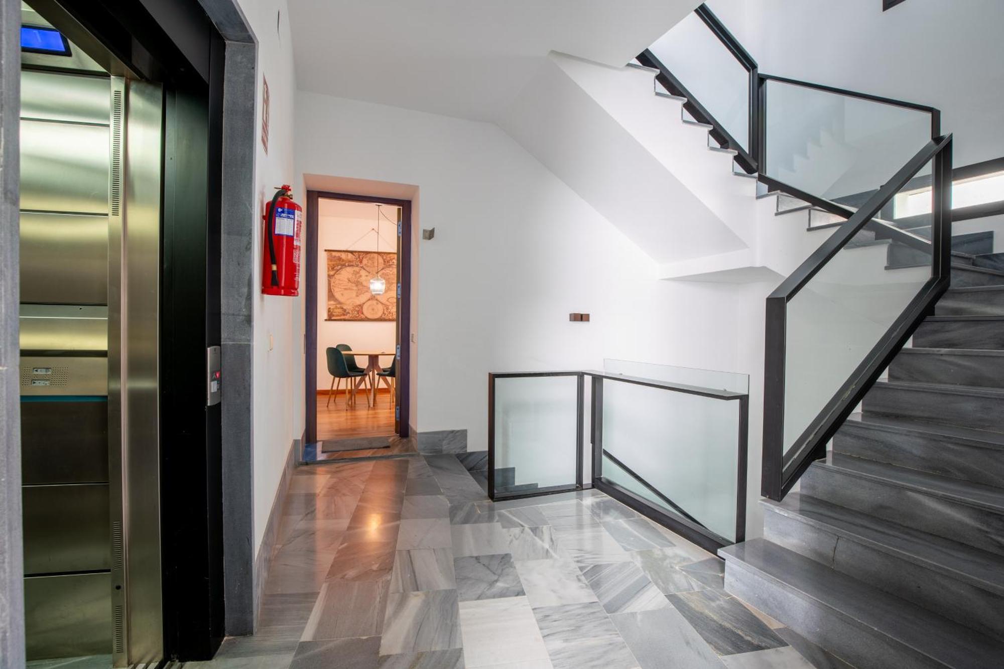 Ry Aparcamiento Incluido Junto A Catedral Ideal Parejas Sevilla Exterior foto